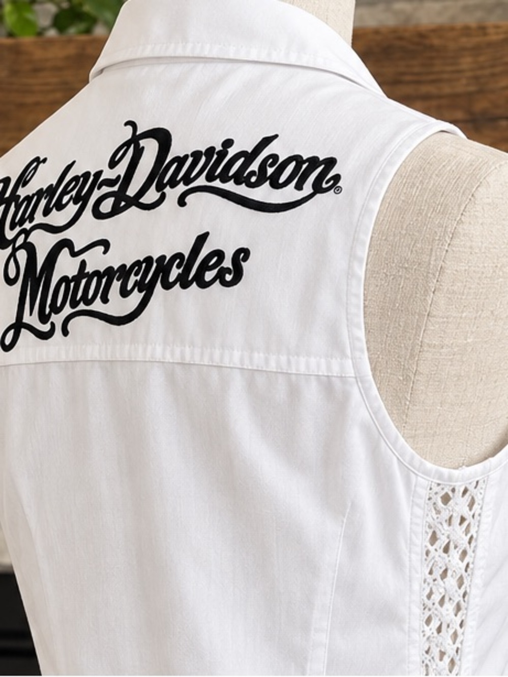 Harley-Davidson White Sleeveless Crochet Side Button-Up Blouse XS - Picture 4 of 6